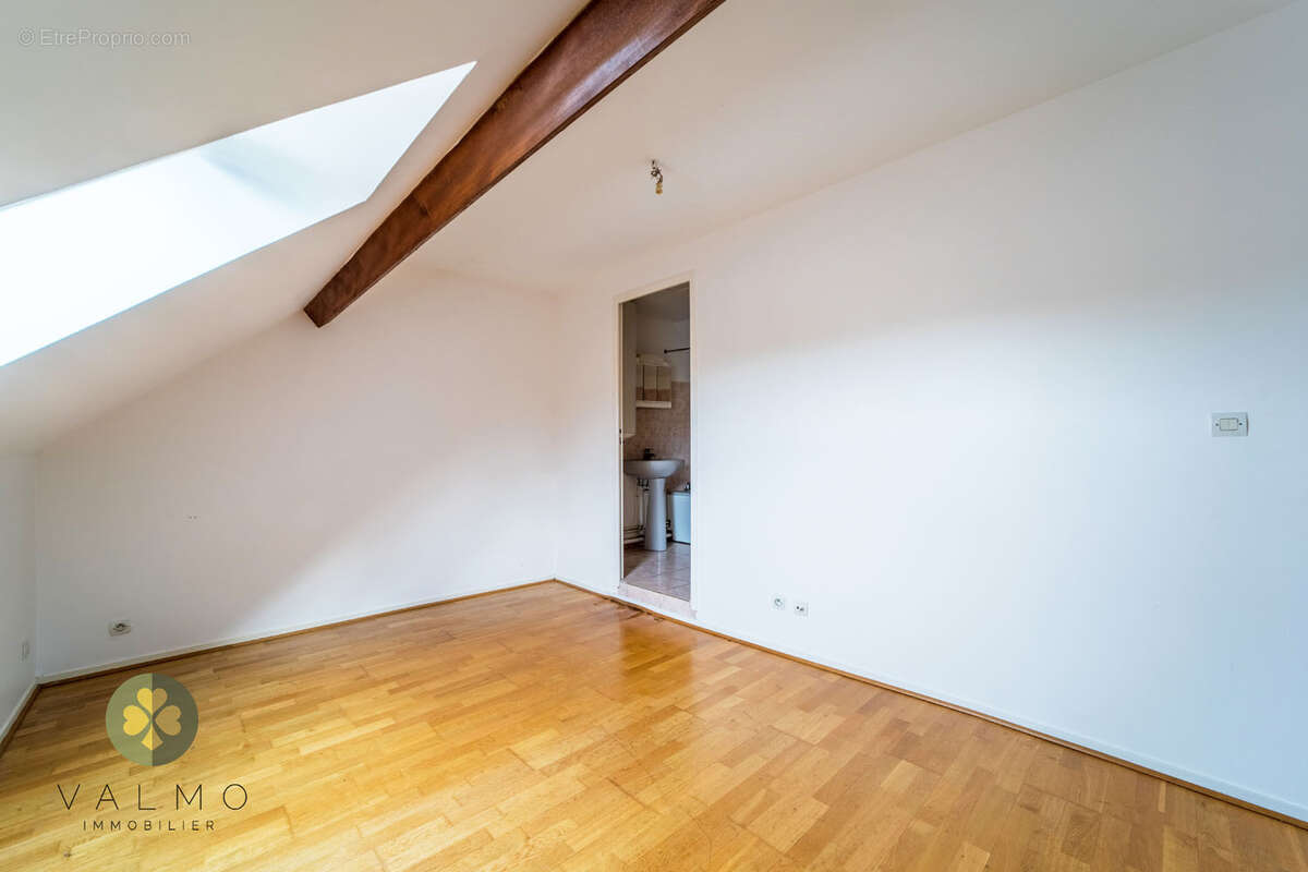 Appartement à LA QUEUE-LES-YVELINES