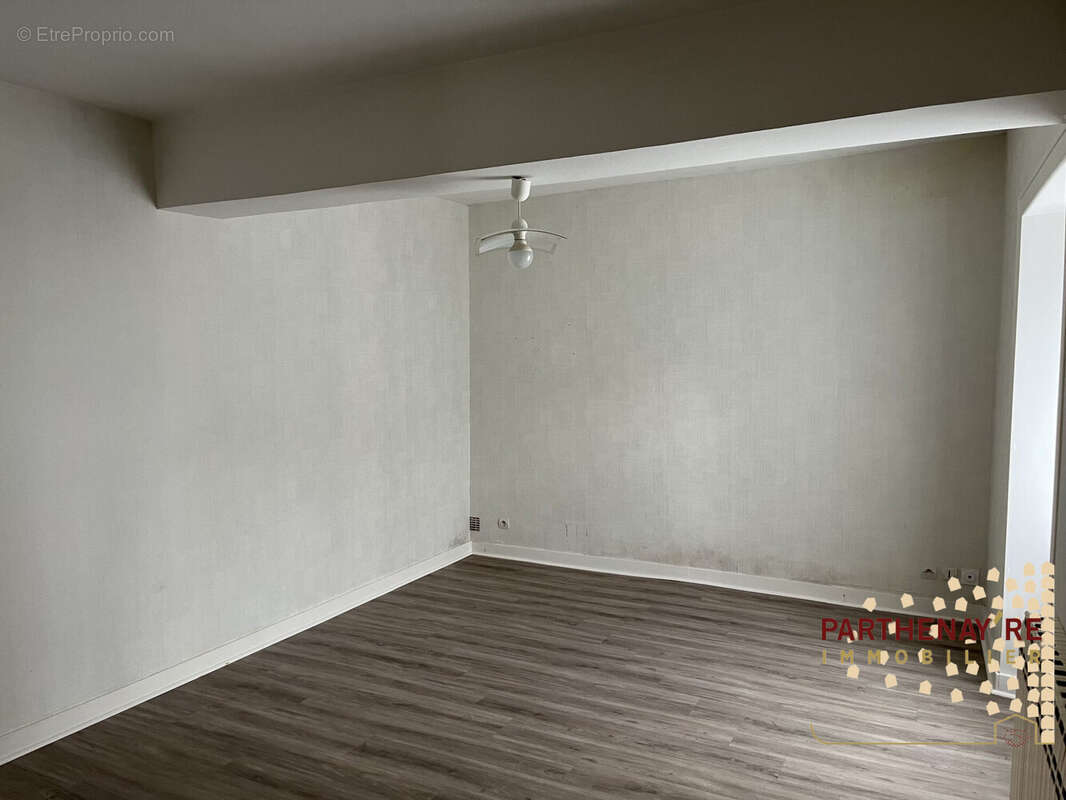 Ch 2 - Maison à SAINT-AUBIN-LE-CLOUD