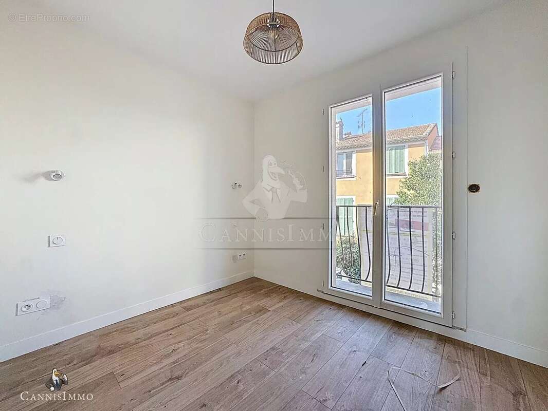 Appartement à MANDELIEU-LA-NAPOULE