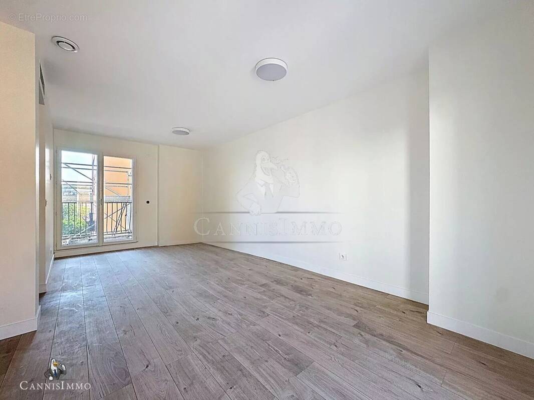 Appartement à MANDELIEU-LA-NAPOULE