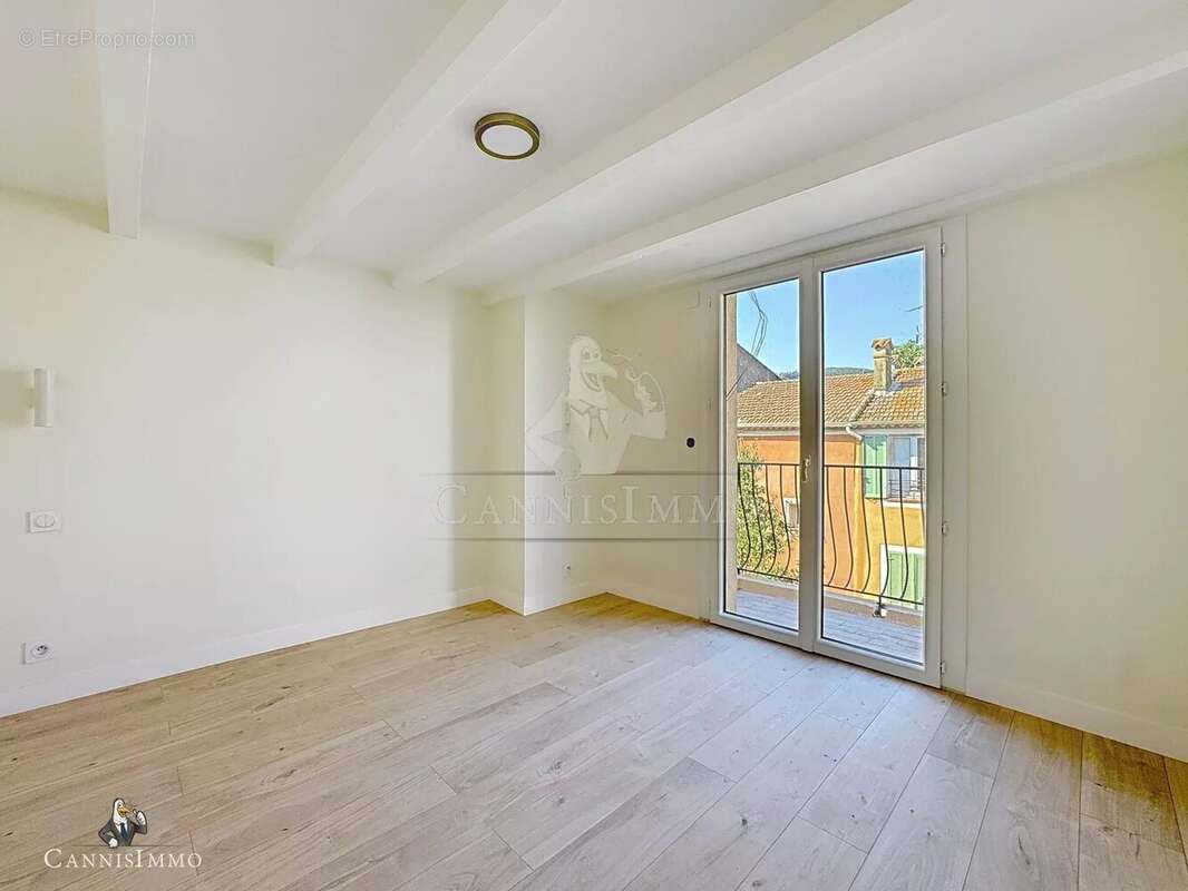 Appartement à MANDELIEU-LA-NAPOULE