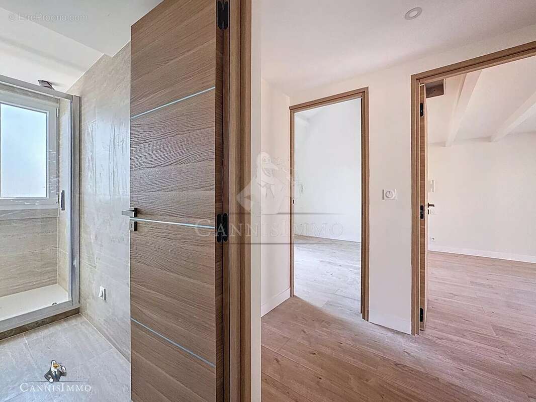 Appartement à MANDELIEU-LA-NAPOULE