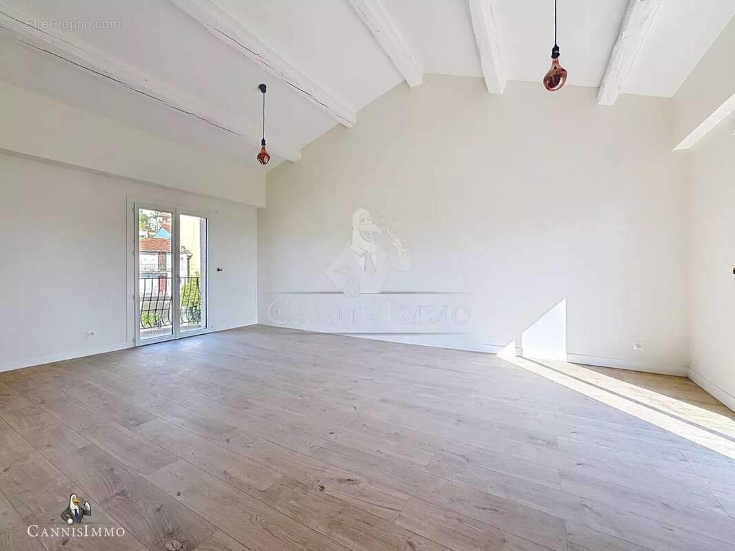 Appartement à MANDELIEU-LA-NAPOULE