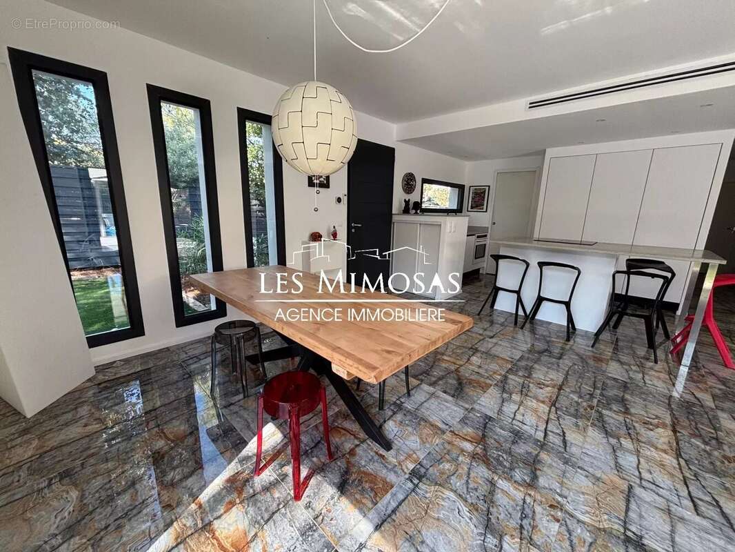 Maison à PUGET-SUR-ARGENS