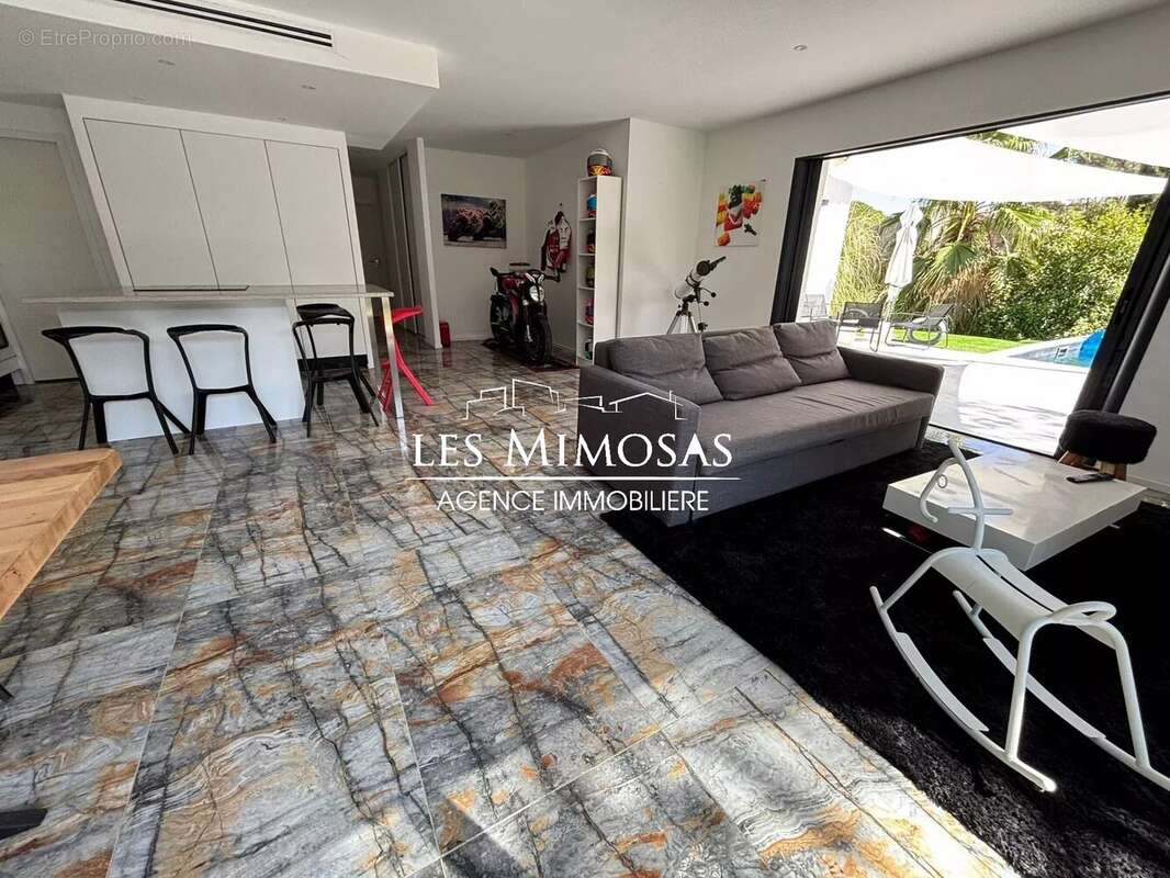 Maison à PUGET-SUR-ARGENS