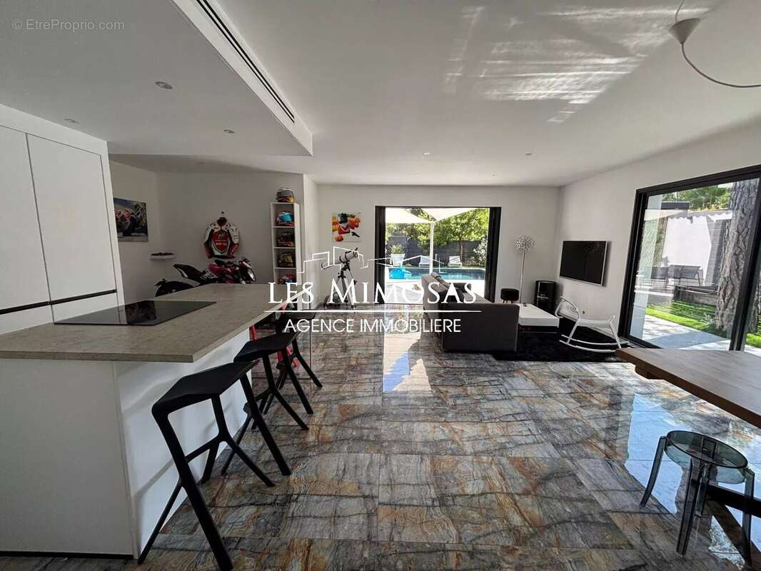 Maison à PUGET-SUR-ARGENS