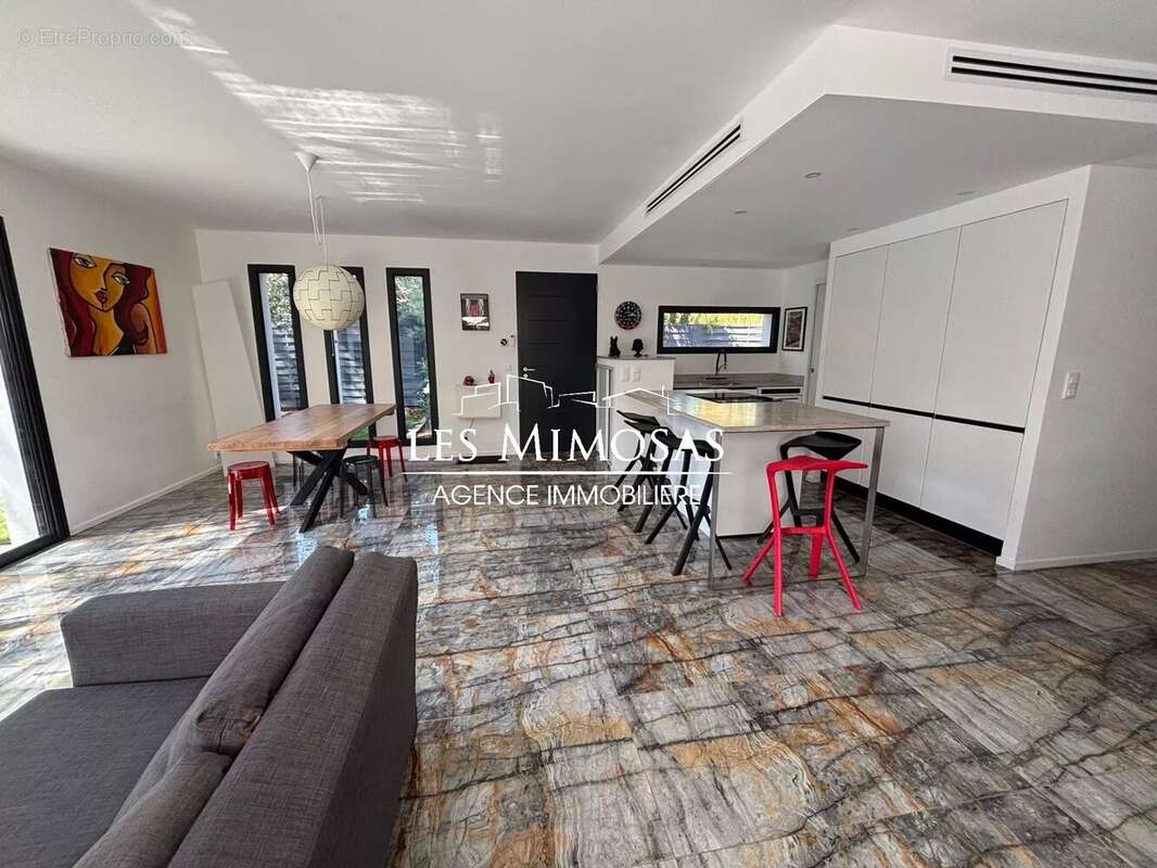 Maison à PUGET-SUR-ARGENS