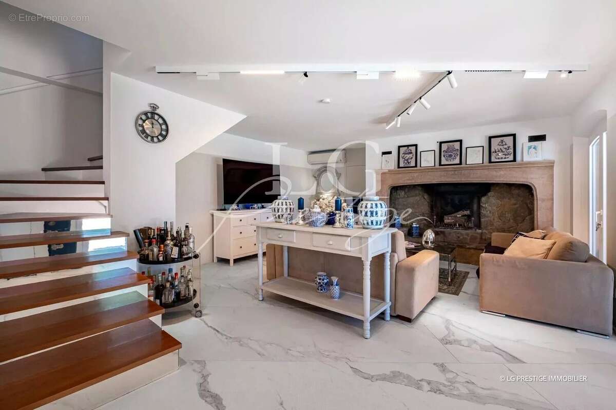 Maison à THEOULE-SUR-MER