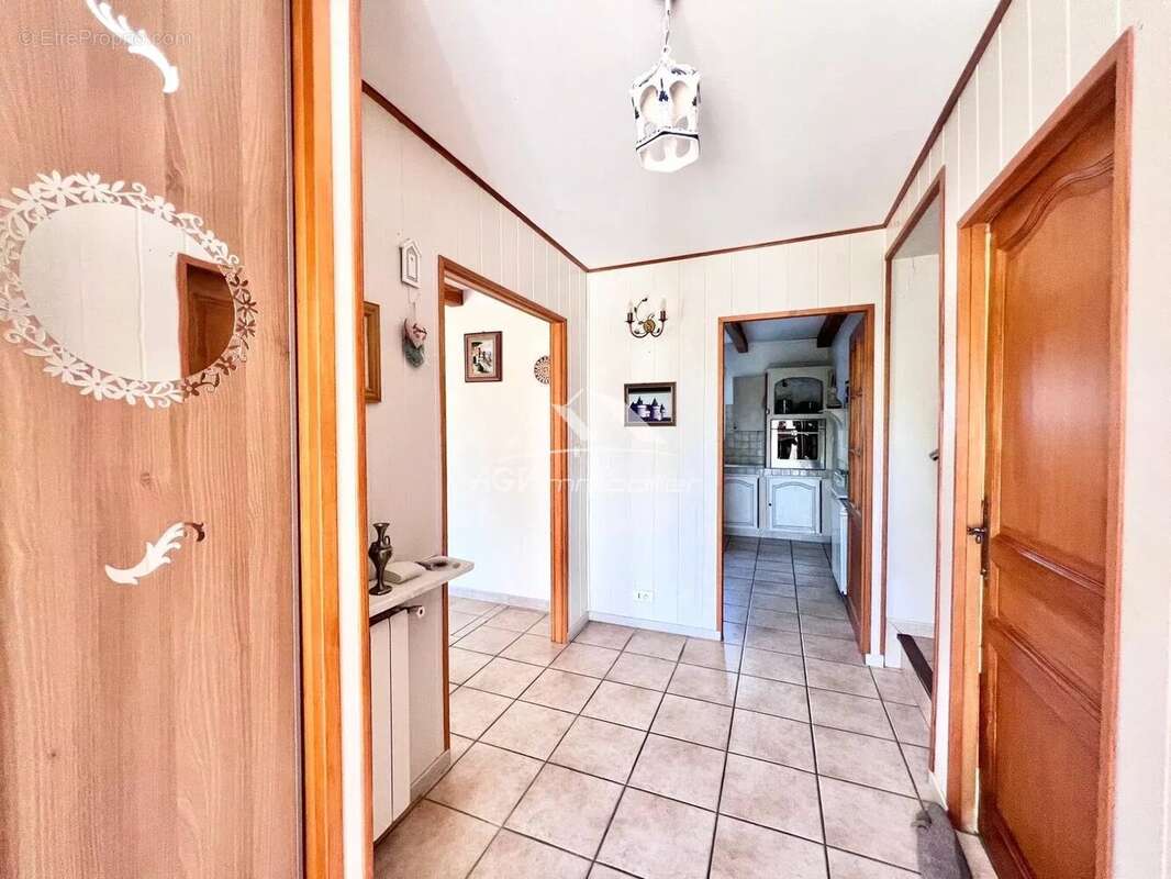 Maison à SAINT-JULIEN-LES-ROSIERS