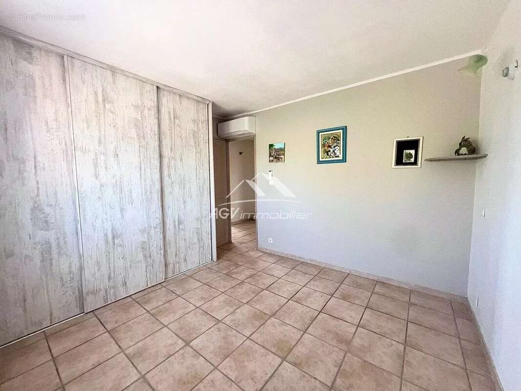 Maison à SAINT-JULIEN-LES-ROSIERS