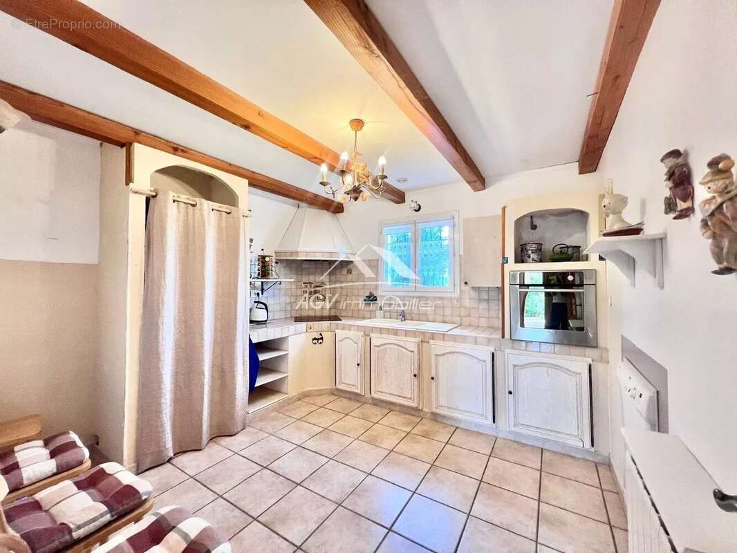 Maison à SAINT-JULIEN-LES-ROSIERS