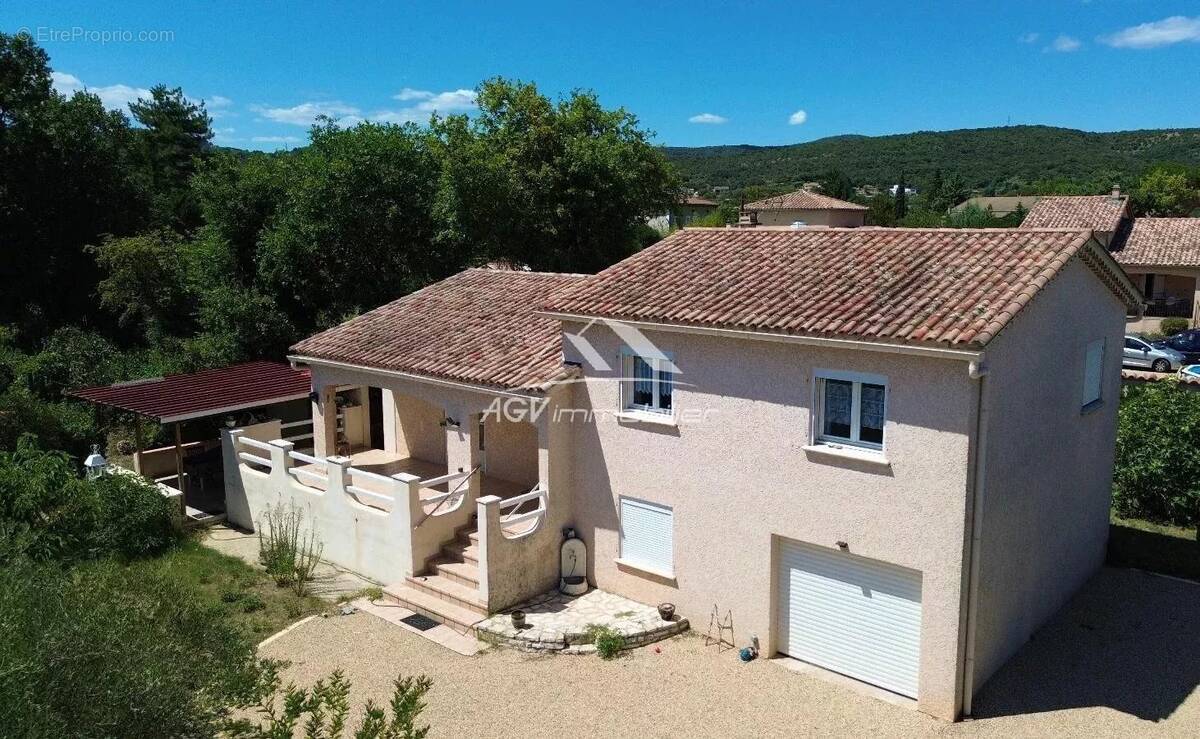 Maison à SAINT-JULIEN-LES-ROSIERS