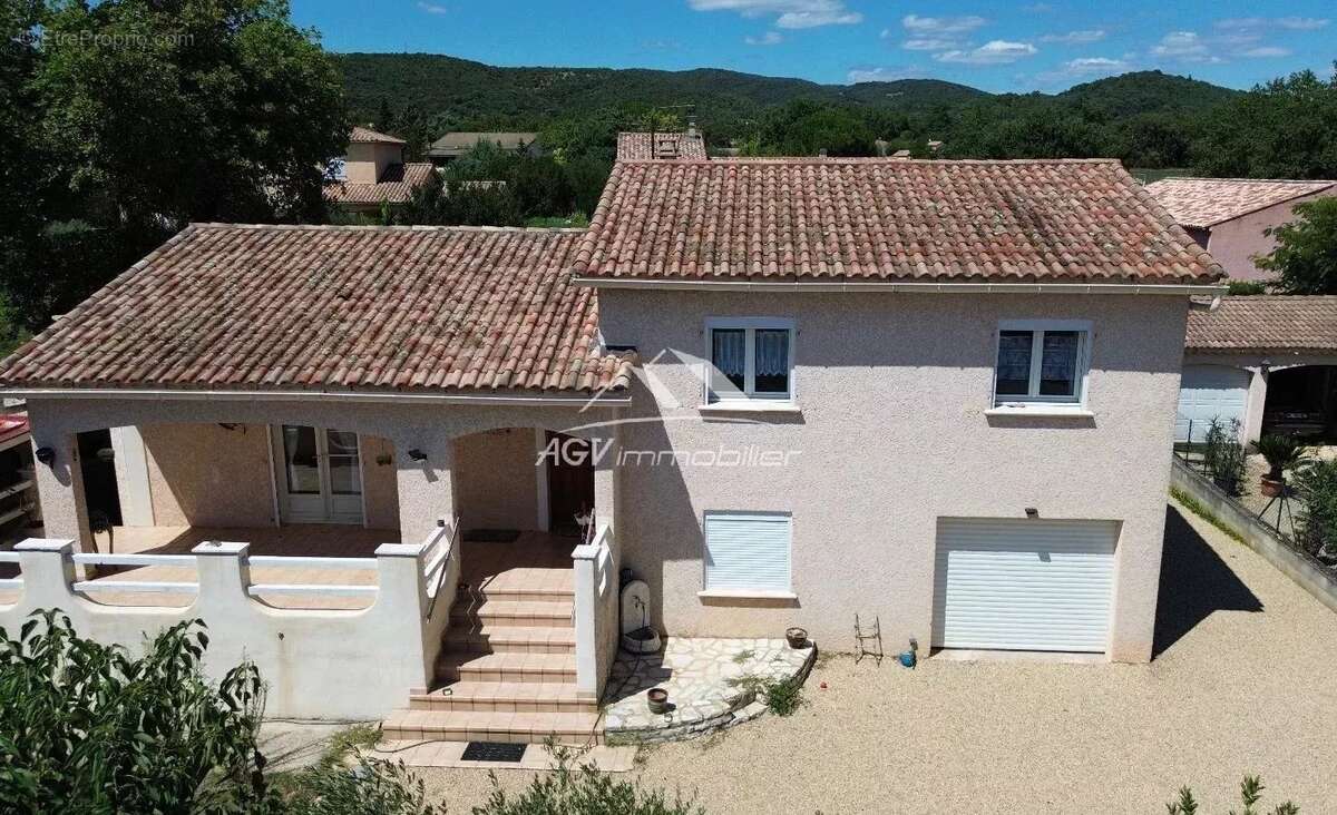 Maison à SAINT-JULIEN-LES-ROSIERS