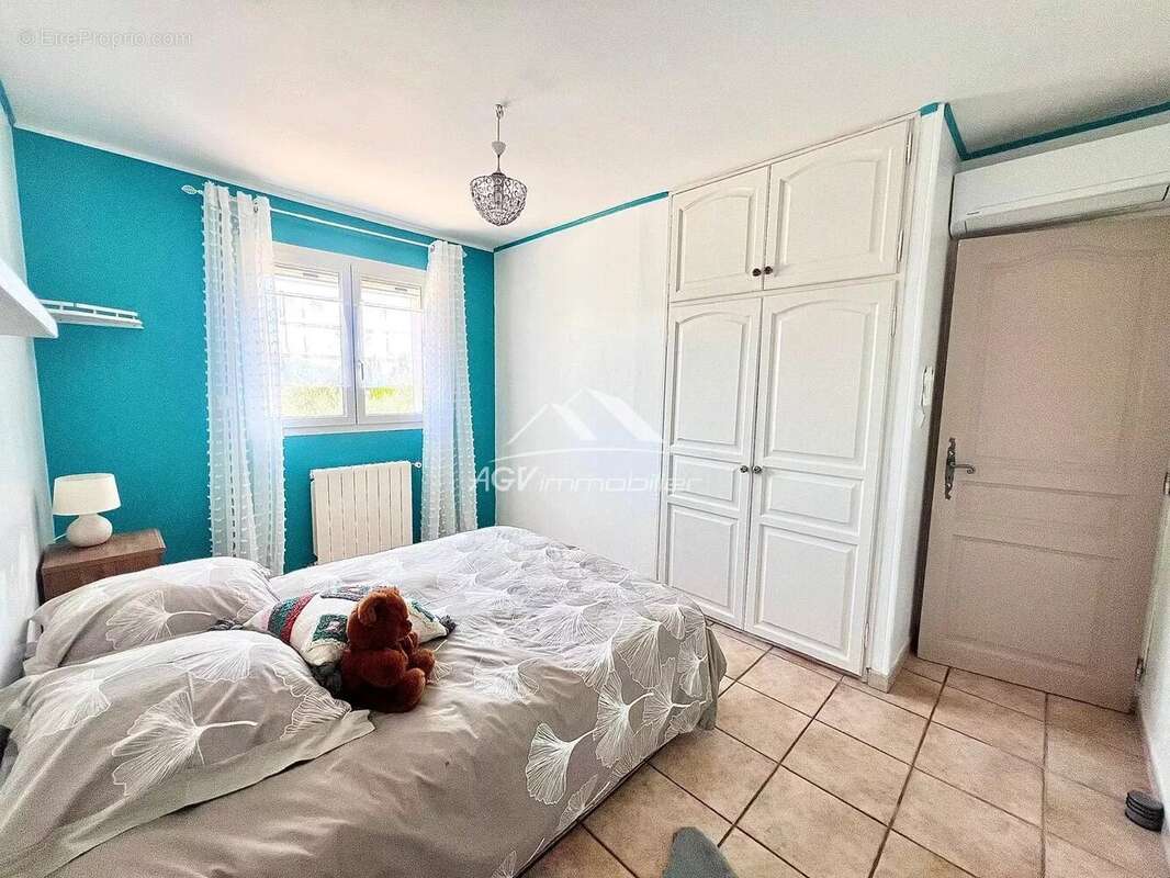 Maison à SAINT-JULIEN-LES-ROSIERS