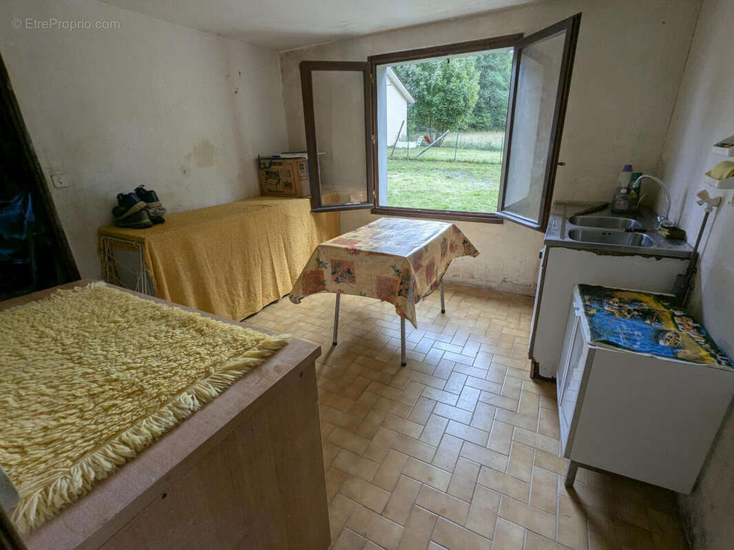 1000038603 - Maison à SAINT-SAUD-LACOUSSIERE