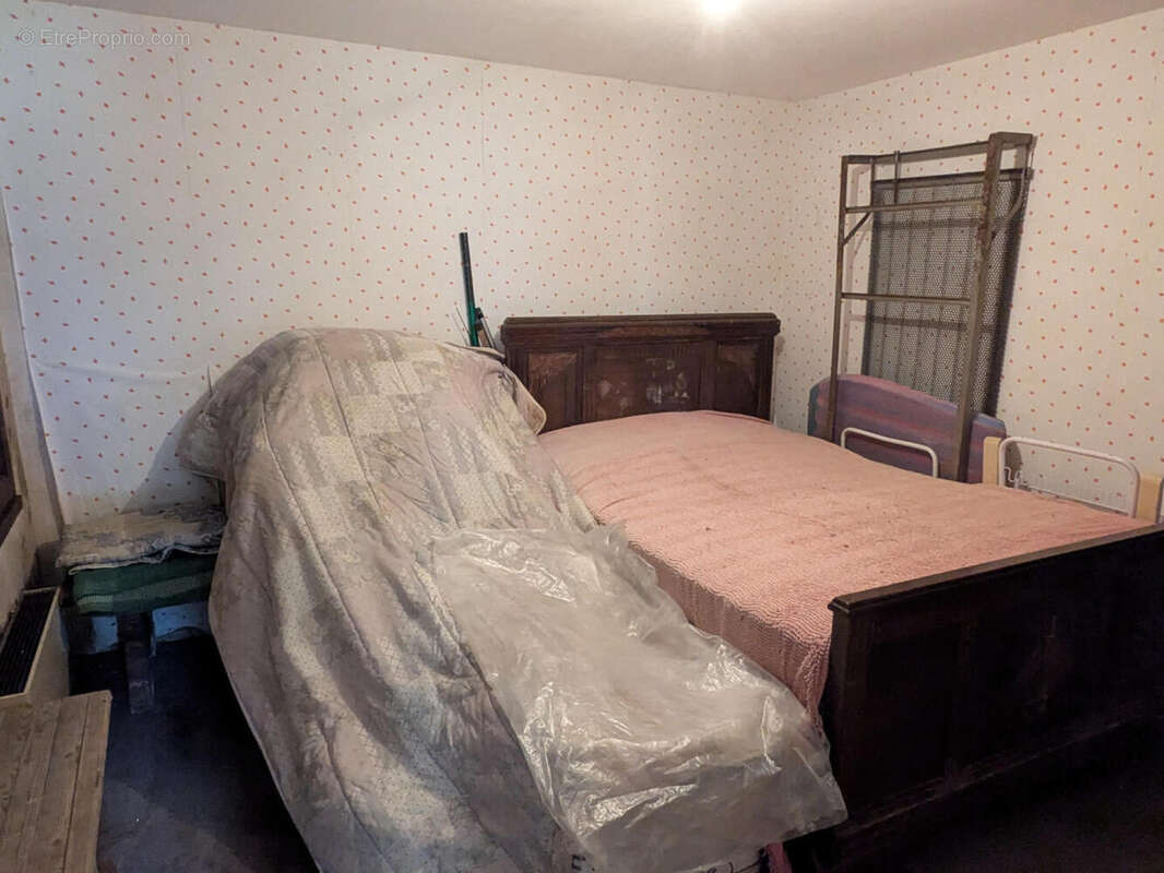 1000038605 - Maison à SAINT-SAUD-LACOUSSIERE