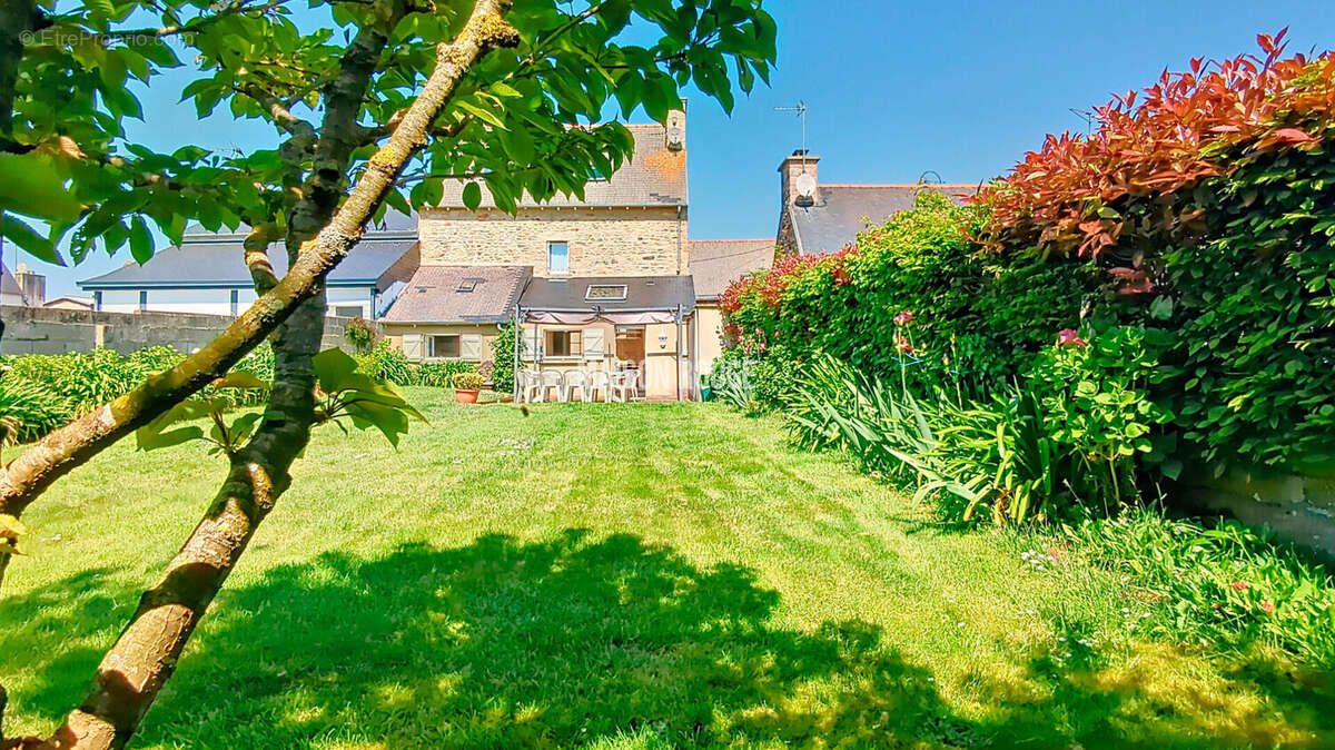 Maison à LEZARDRIEUX