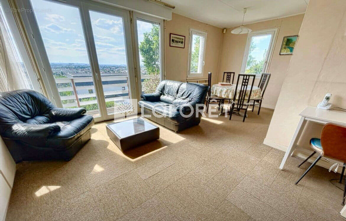 Maison à CHENNEVIERES-SUR-MARNE