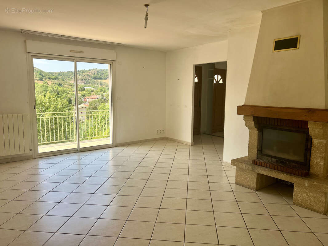 Maison à LAROQUE-DE-FA