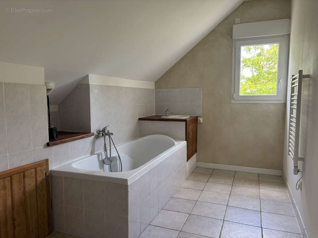 Maison à LE MELE-SUR-SARTHE