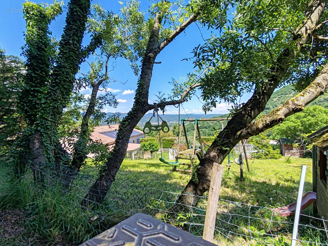 Terrain à SAINT-BAUZILE