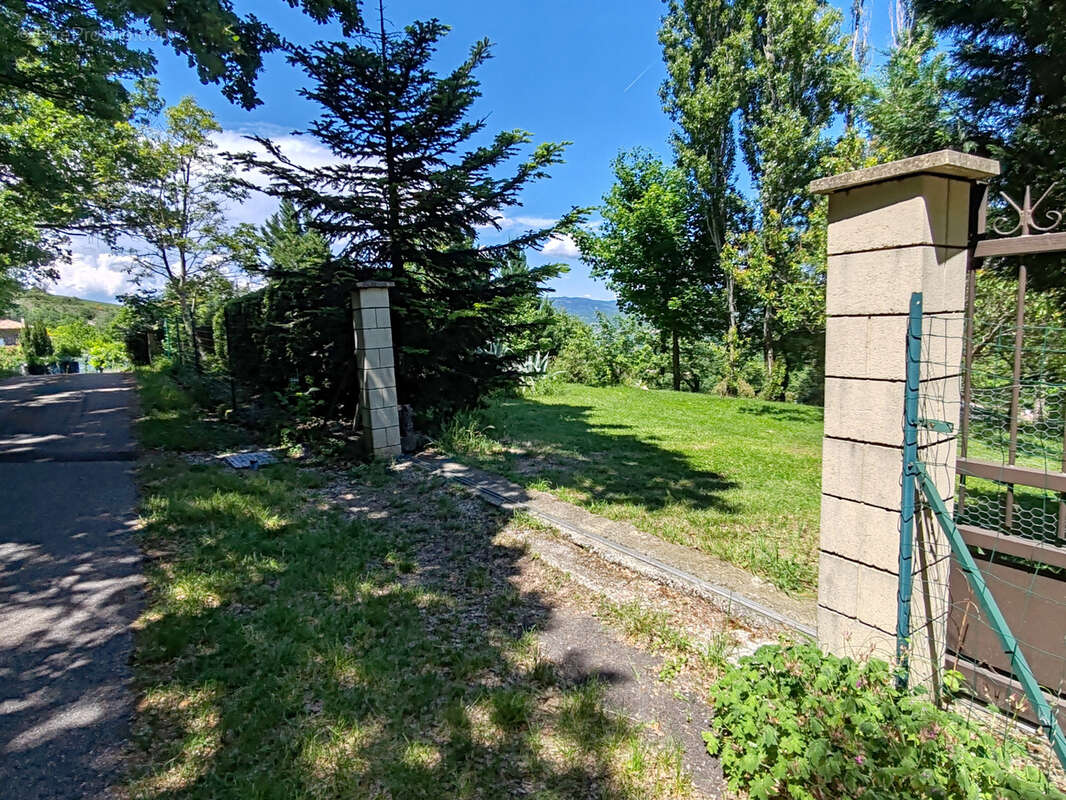 Terrain à SAINT-BAUZILE