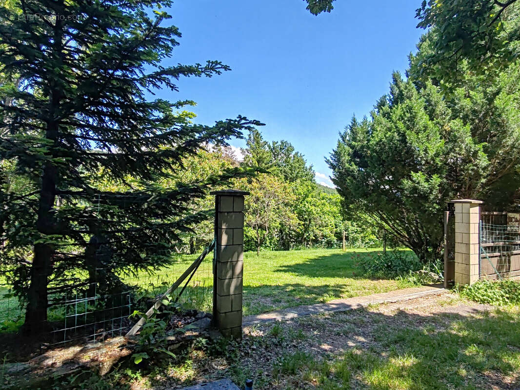 Terrain à SAINT-BAUZILE