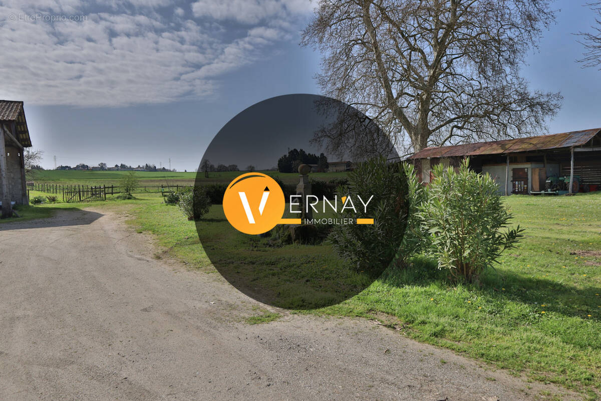 Terrain à PONT-EVEQUE