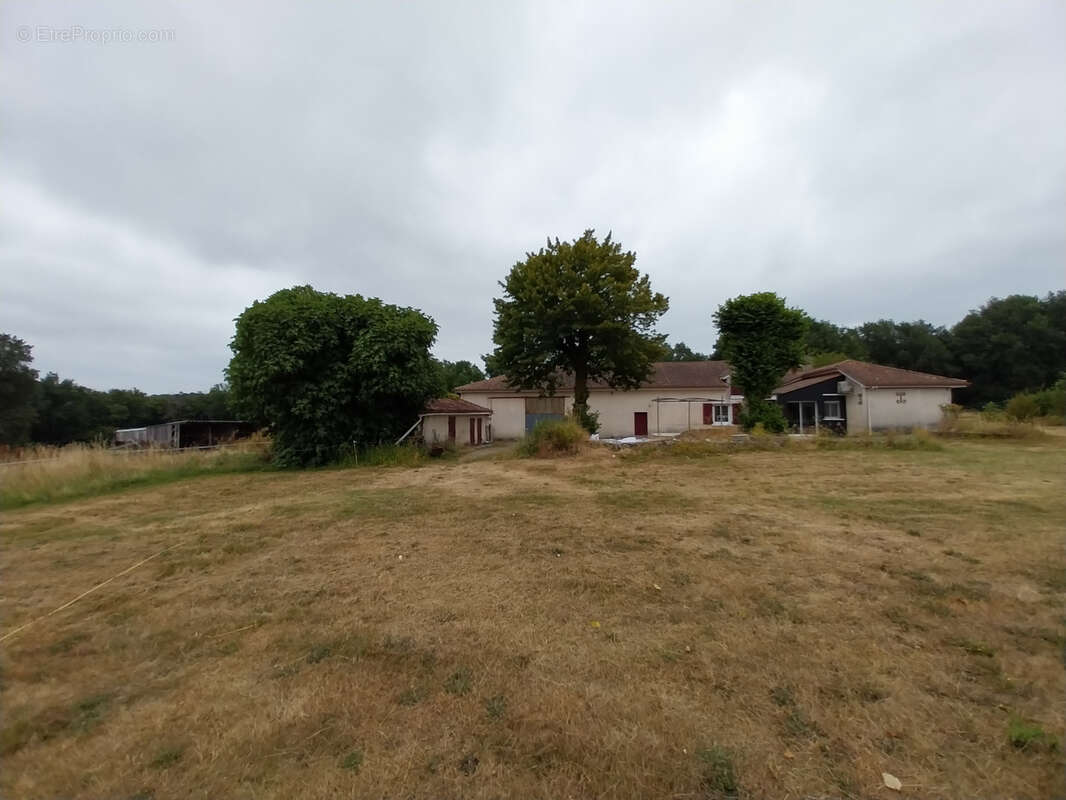 Maison à COULOUNIEIX-CHAMIERS