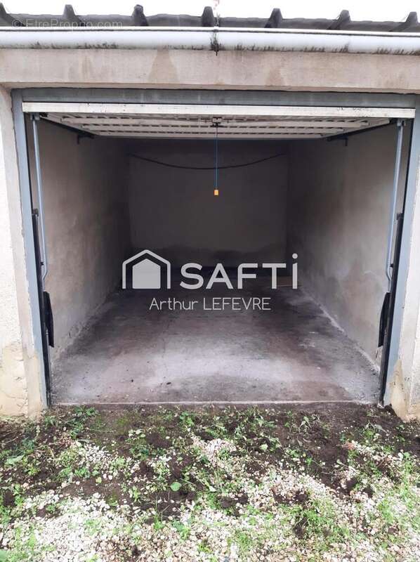 Photo 2 - Parking à CARVIN