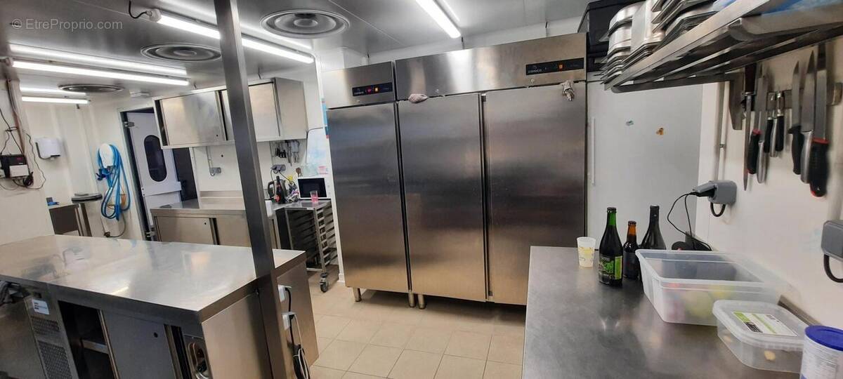 Photo 1 - Commerce à REZE