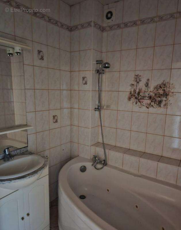 Appartement à MARSEILLE-4E