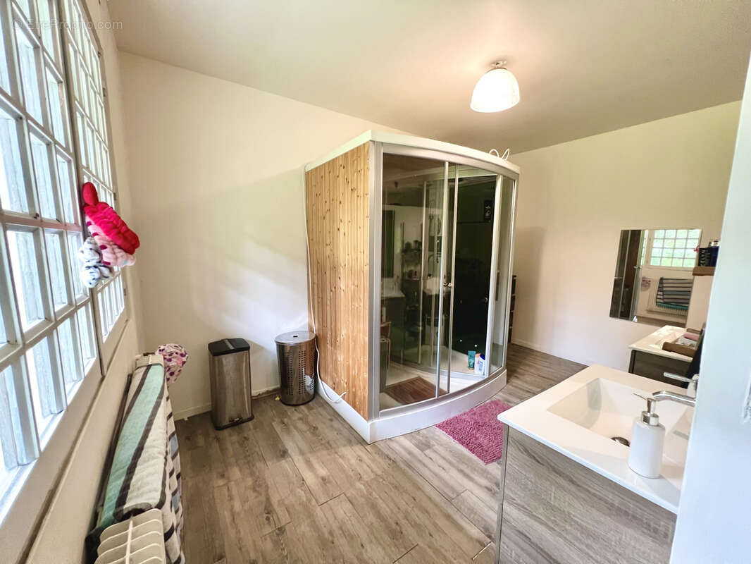 Maison à MONSTEROUX-MILIEU