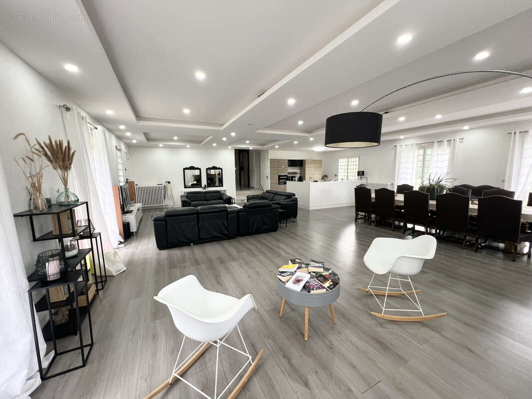 Maison à MONSTEROUX-MILIEU