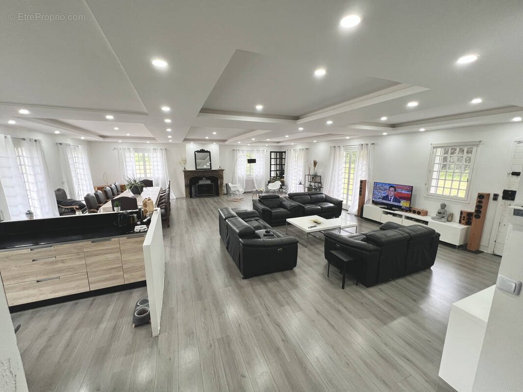 Maison à MONSTEROUX-MILIEU