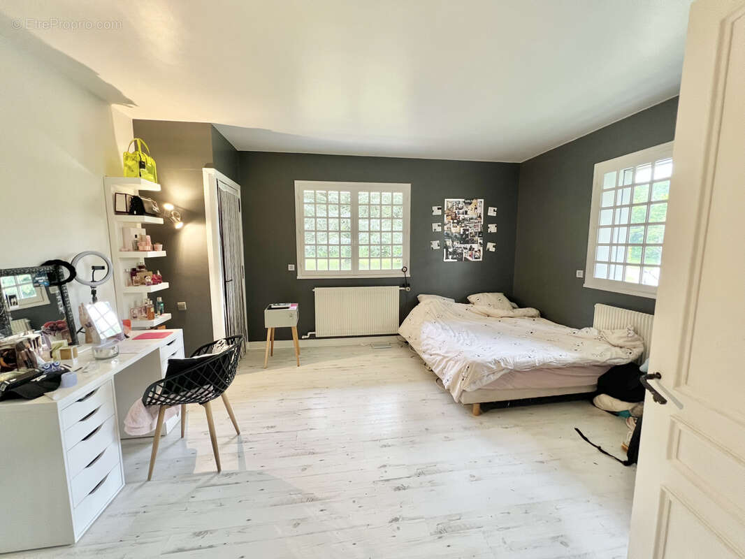 Maison à MONSTEROUX-MILIEU