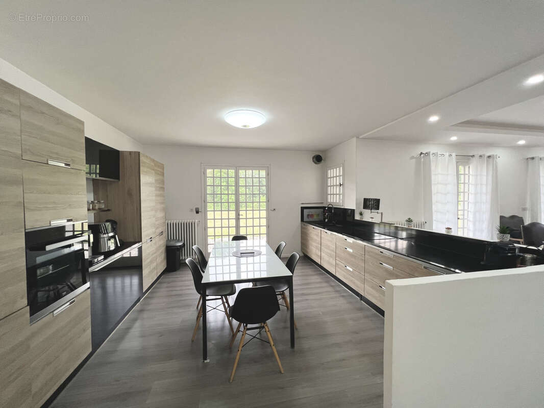 Maison à MONSTEROUX-MILIEU