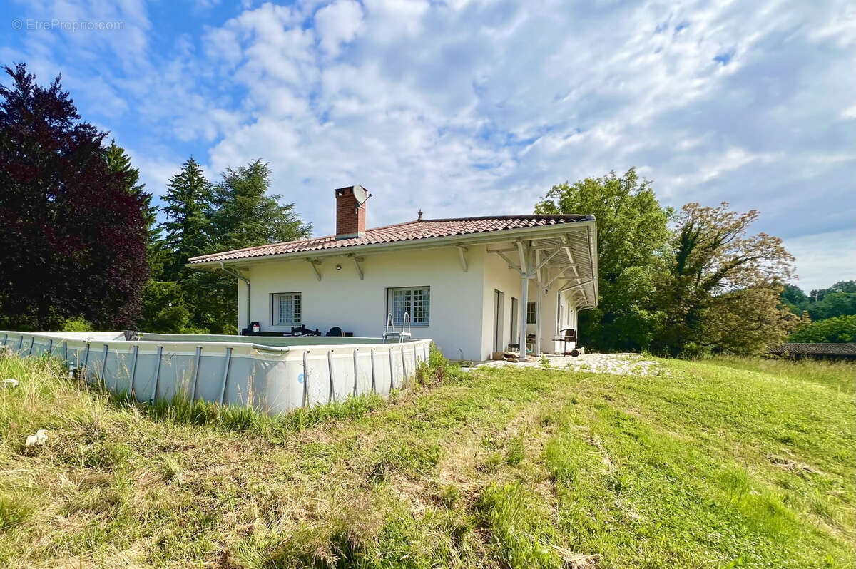 Maison à MONSTEROUX-MILIEU