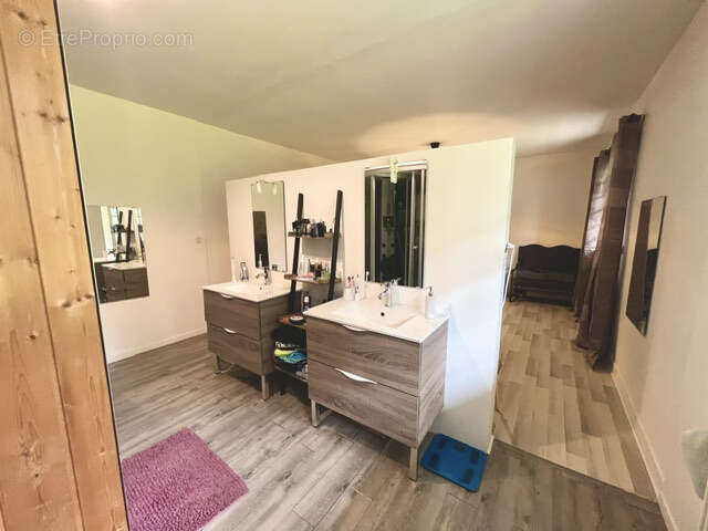 Maison à MONSTEROUX-MILIEU