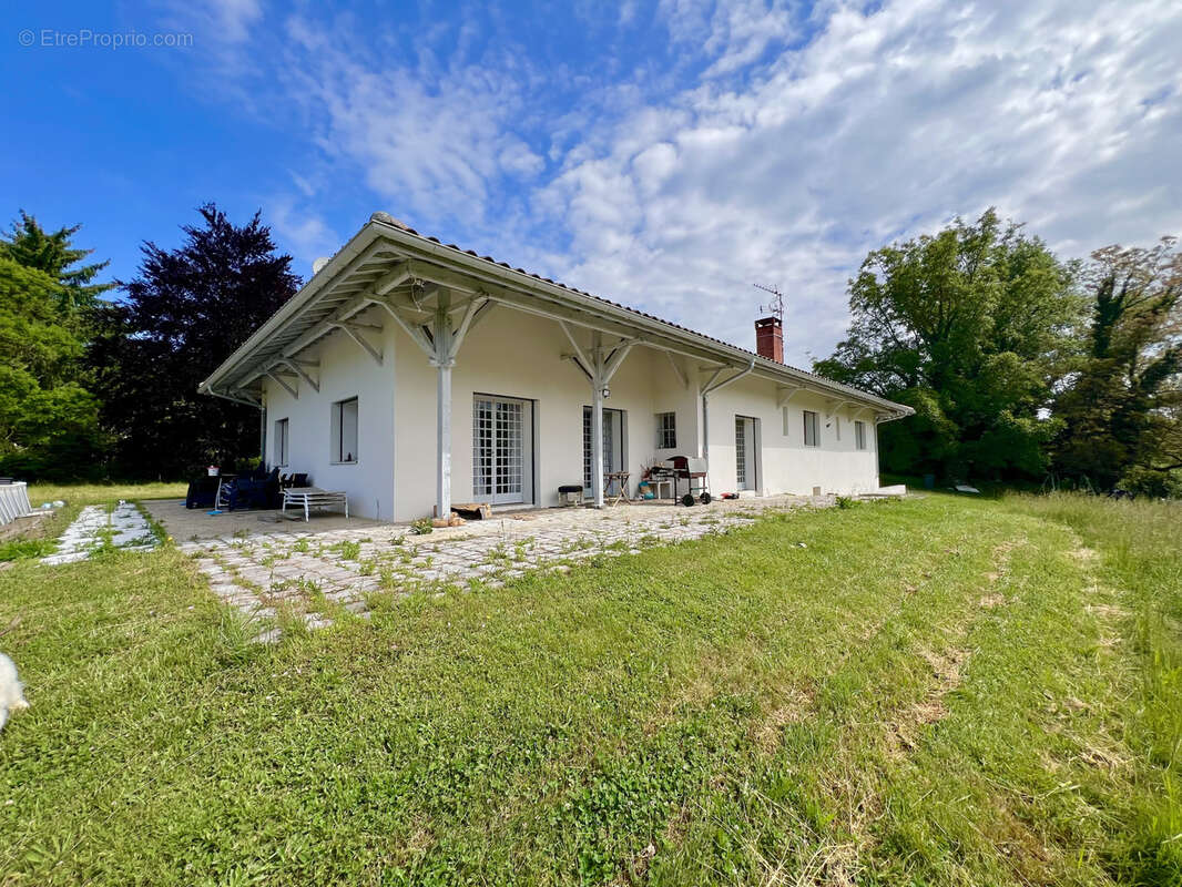 Maison à MONSTEROUX-MILIEU