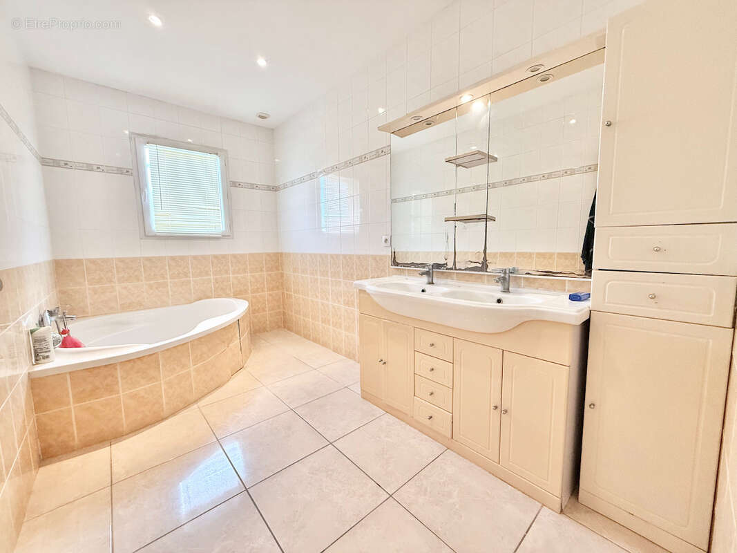 Maison à ROUSSILLON