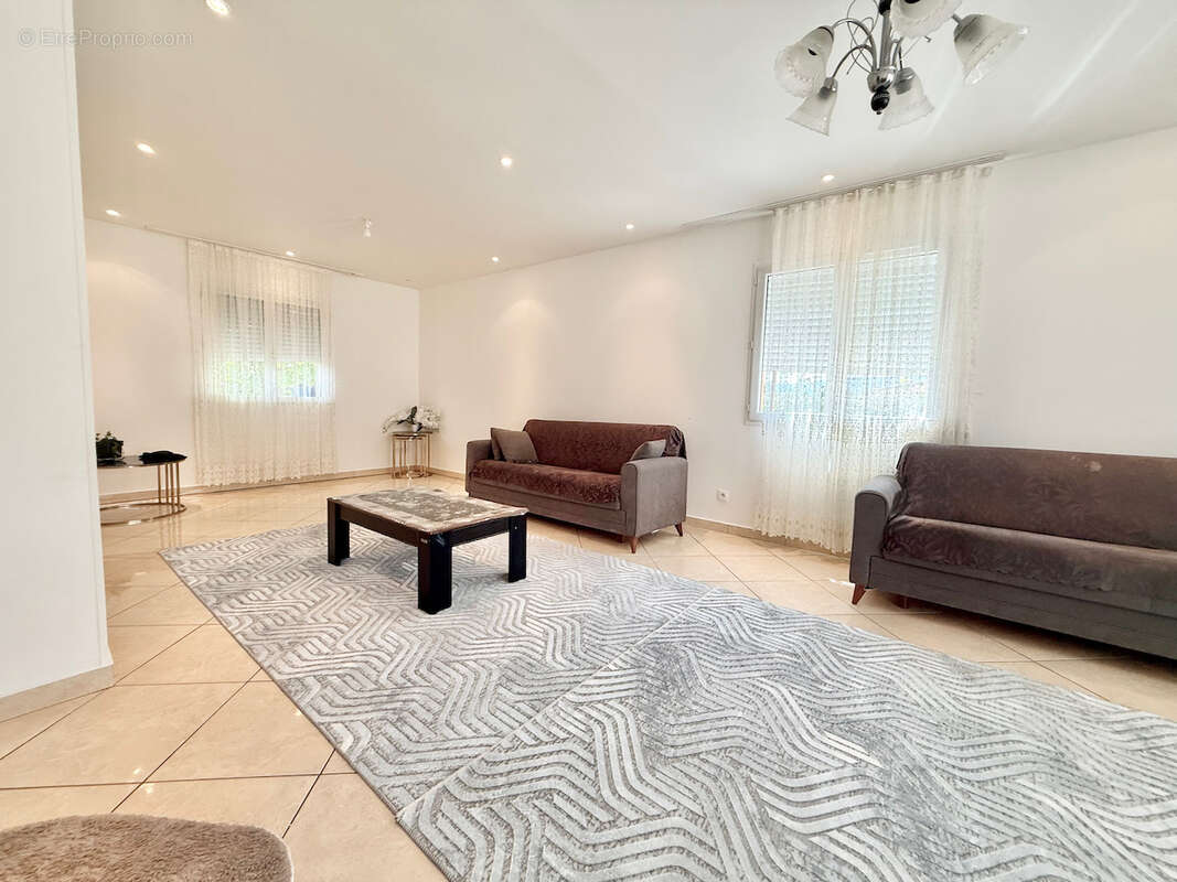 Maison à ROUSSILLON