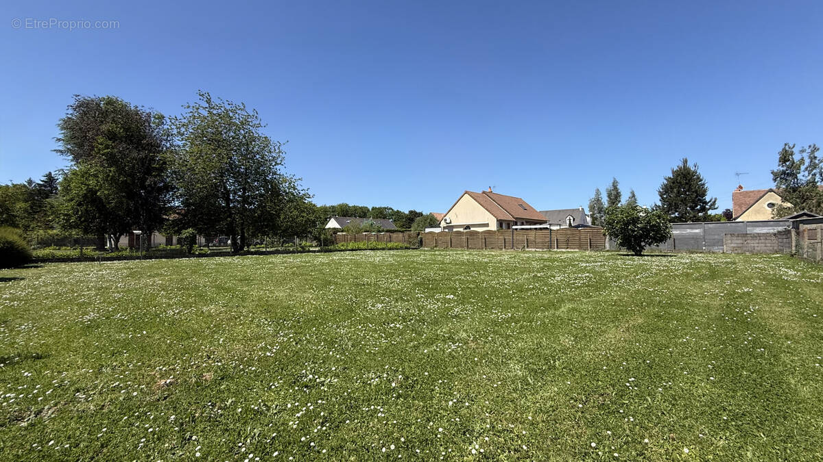 Terrain à JOUE-LES-TOURS