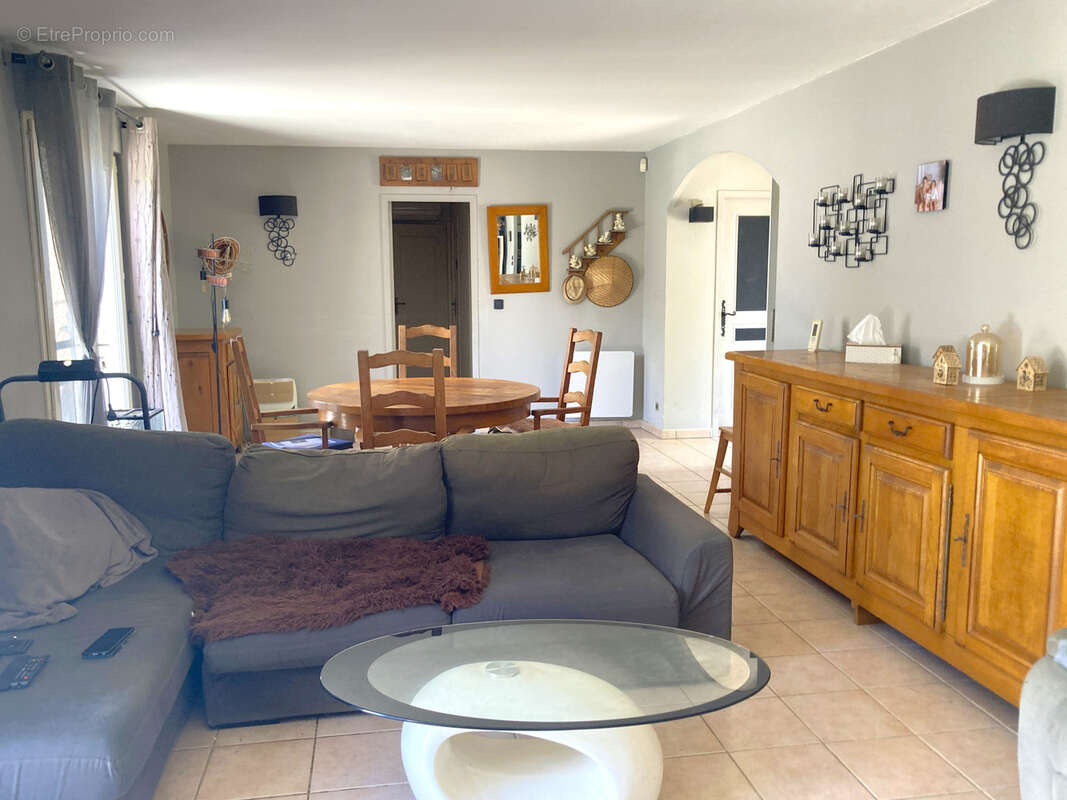 Maison à MOULES-ET-BAUCELS