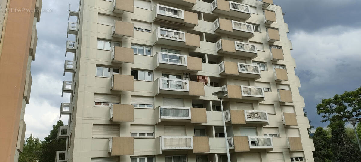Appartement à SAINT-ETIENNE