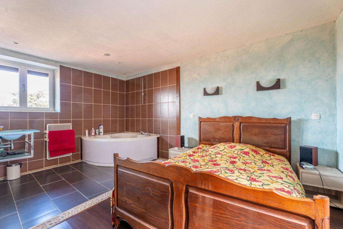 Maison à SOURCIEUX-LES-MINES