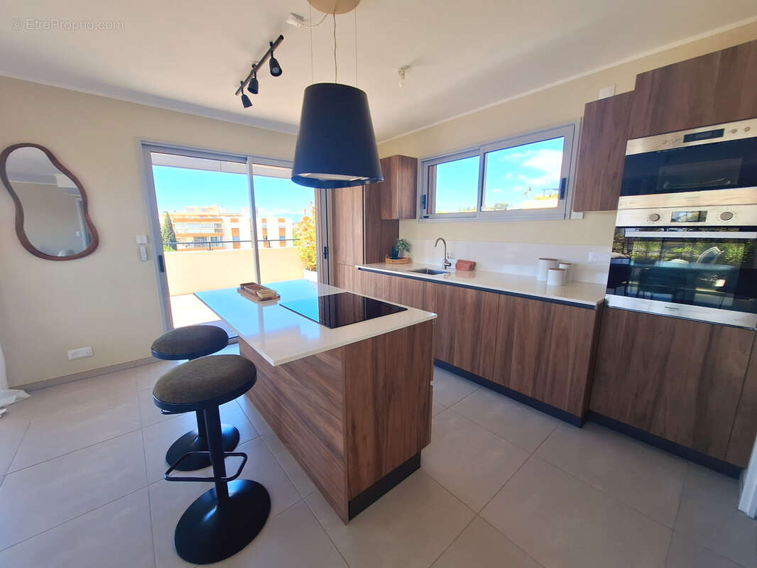 Appartement à SAINT-LAURENT-DU-VAR