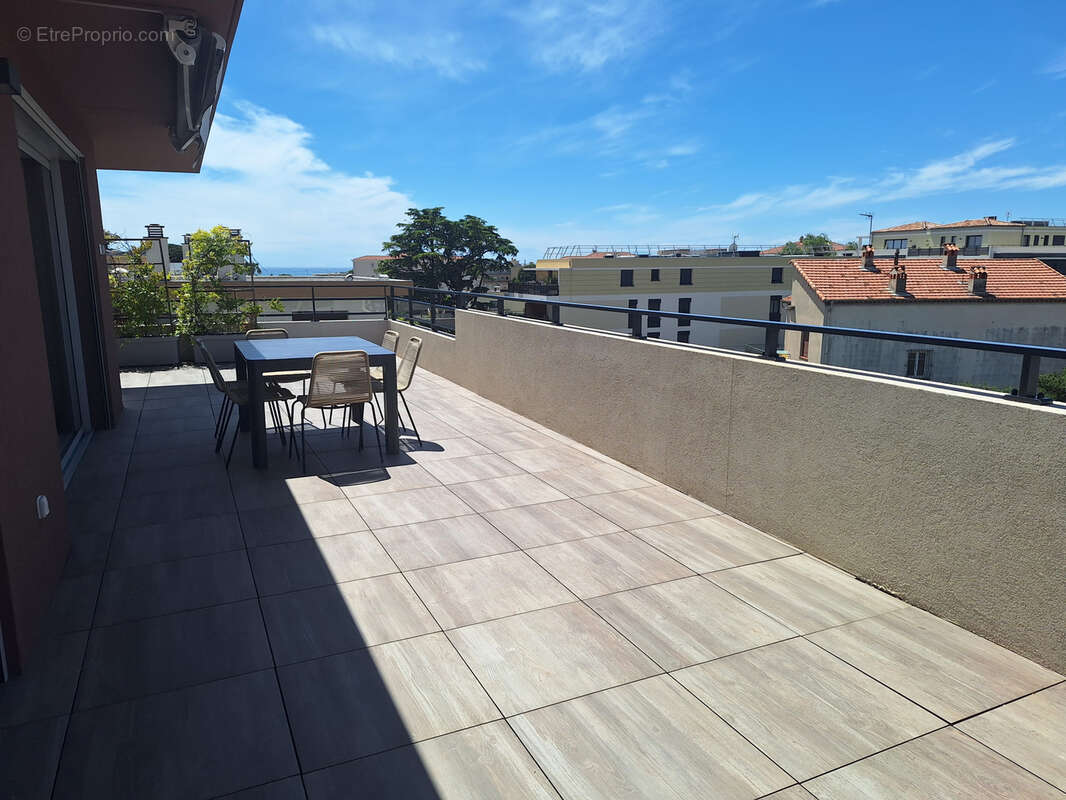 Appartement à SAINT-LAURENT-DU-VAR