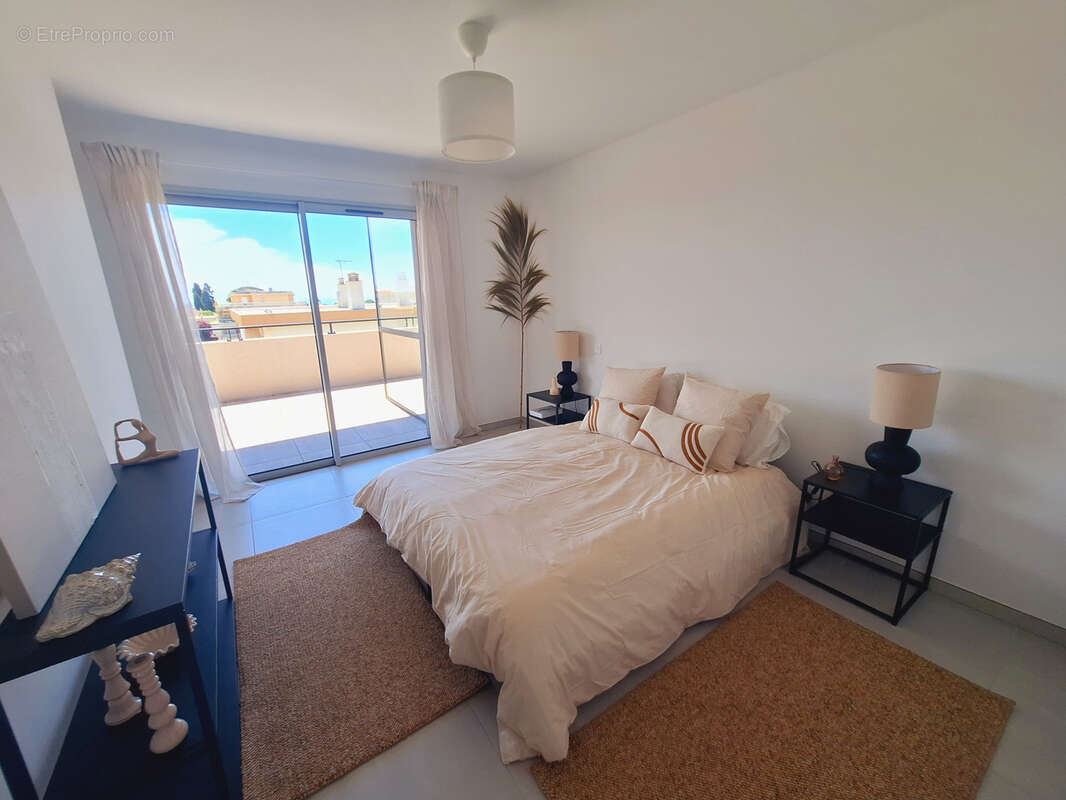 Appartement à SAINT-LAURENT-DU-VAR