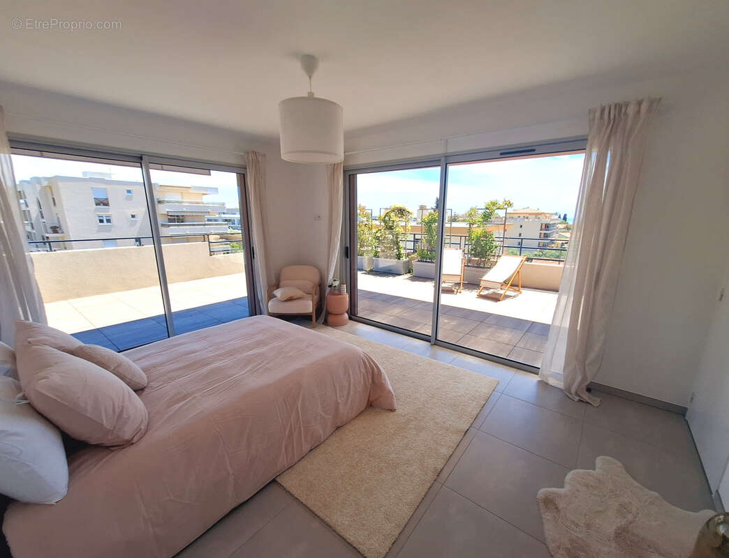 Appartement à SAINT-LAURENT-DU-VAR